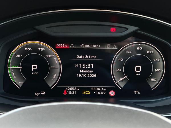 Audi A6 Saloon Photo autoimg-f095143629085e03f10de2b9bdc0935d4bb510f2.jpg