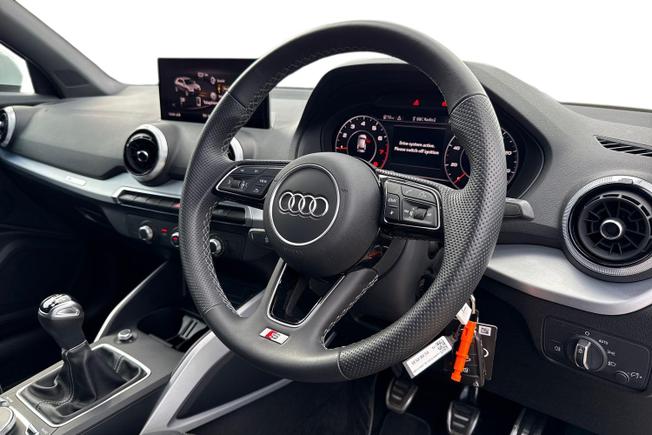 AUDI Q2 Photo 6