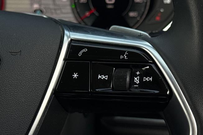 AUDI A8 Photo 17