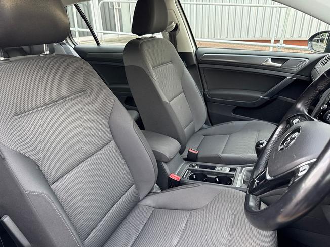 VOLKSWAGEN Golf Photo 48
