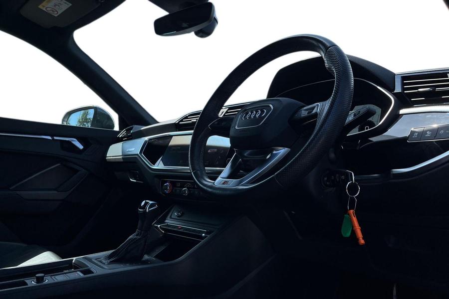 Audi Q3 Photo autoimg-f0a85fddc212b8f2debfb63c096cf38f892527f5.jpg