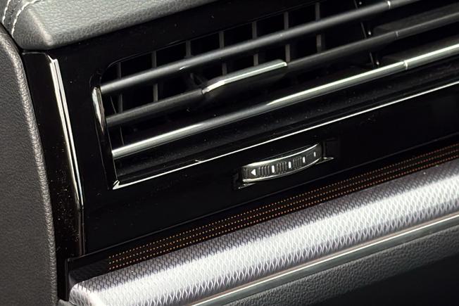 VOLKSWAGEN Touareg Photo 45