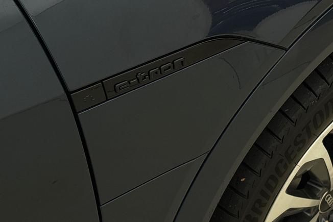 AUDI Q8 e-tron Photo 21