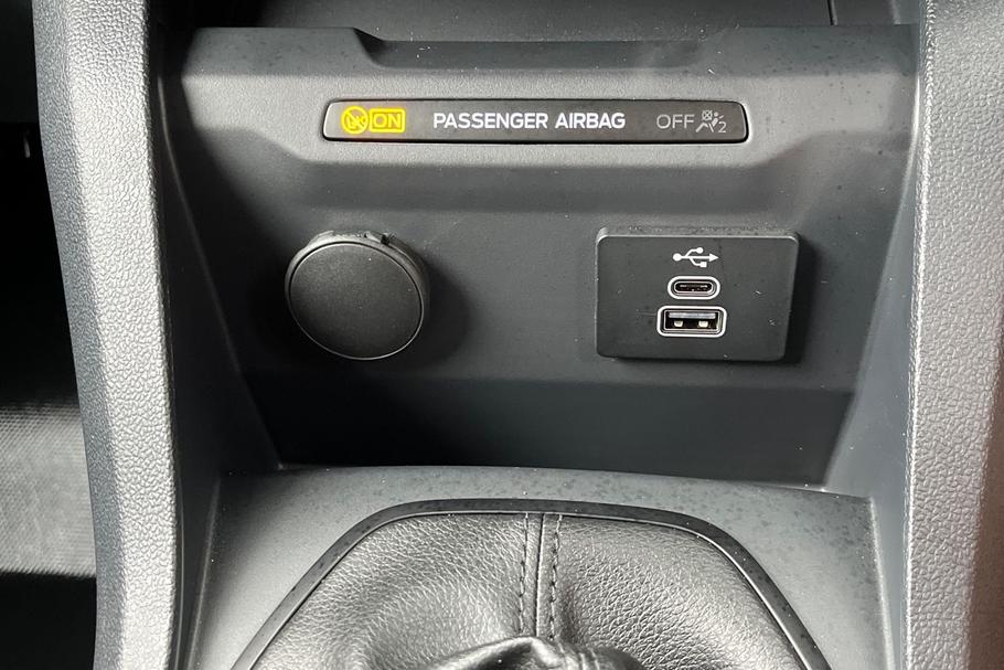 Used FORD TRANSIT COURIER YR25MXV 23