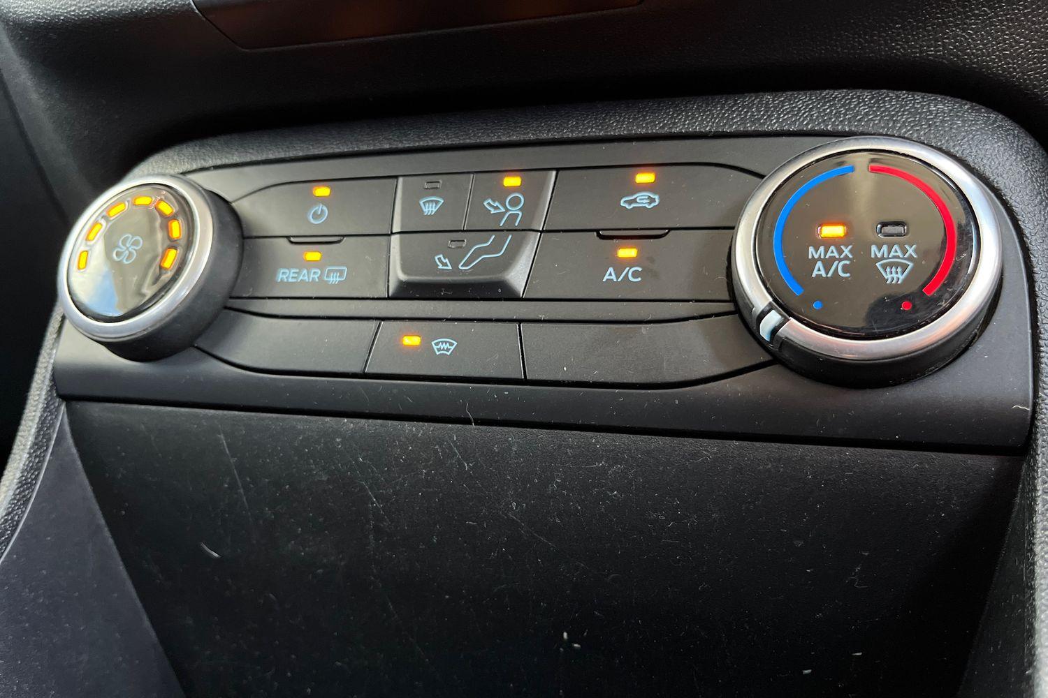 Ford FIESTA Photo 31