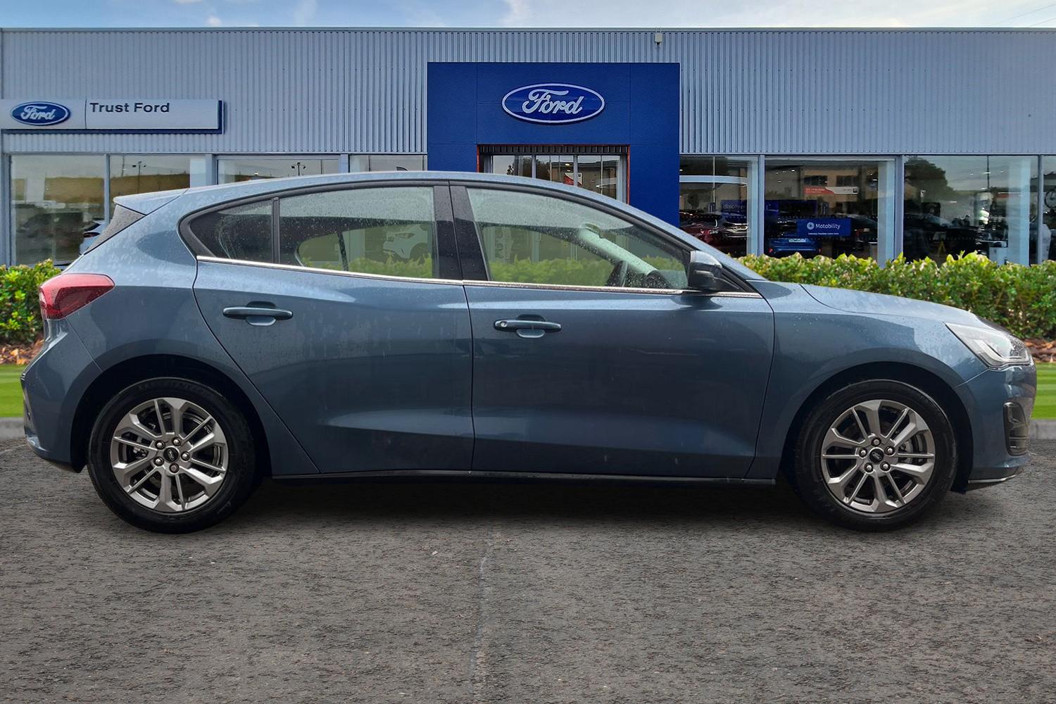 Ford Focus Photo 2