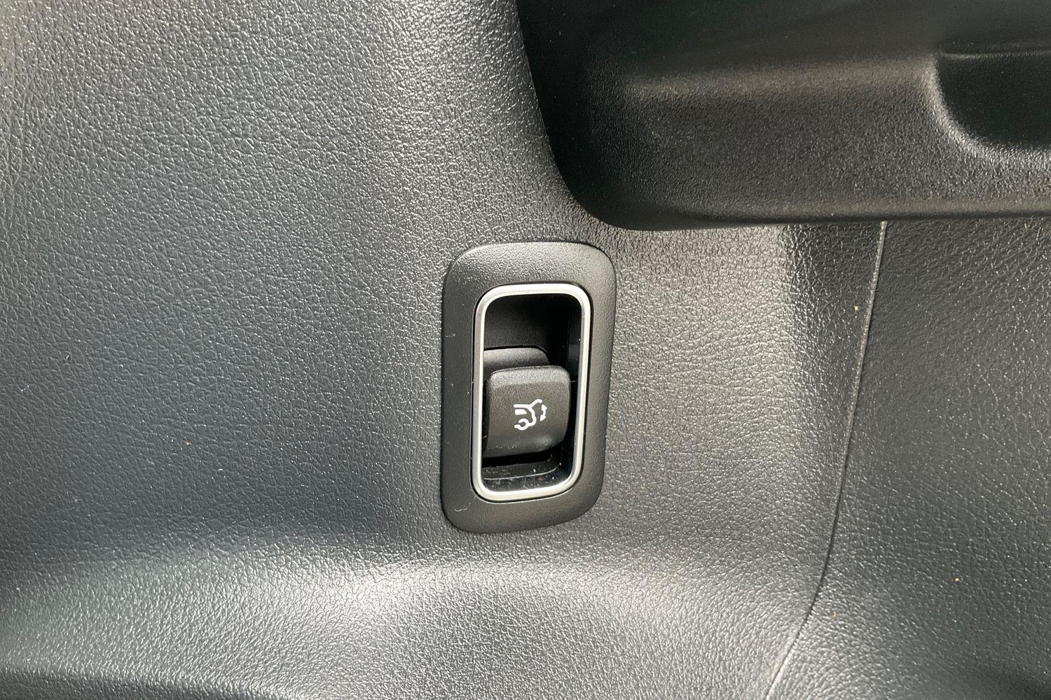Mercedes-Benz GLB Photo 34