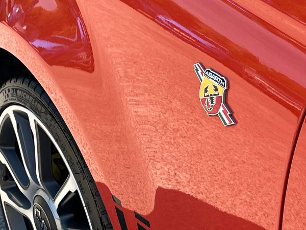 Abarth 695 Photo autoimg-f0b9790cfa3d70e16ee2a6b03d5c4901915df2dc.jpg
