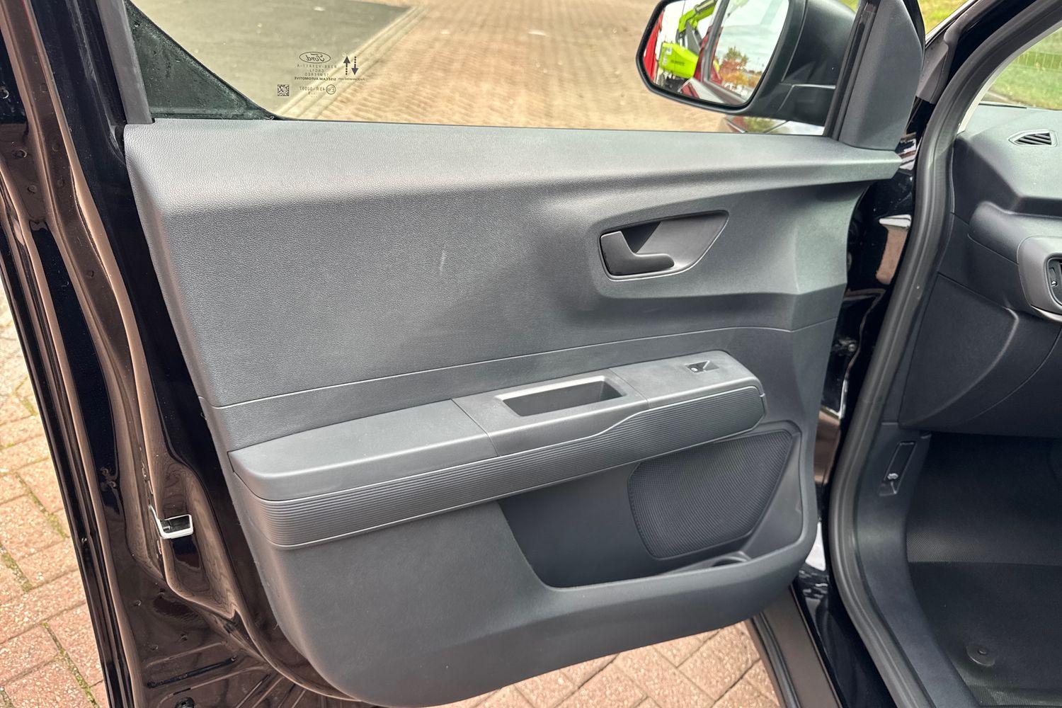 Ford E-TRANSIT COURIER Photo 15