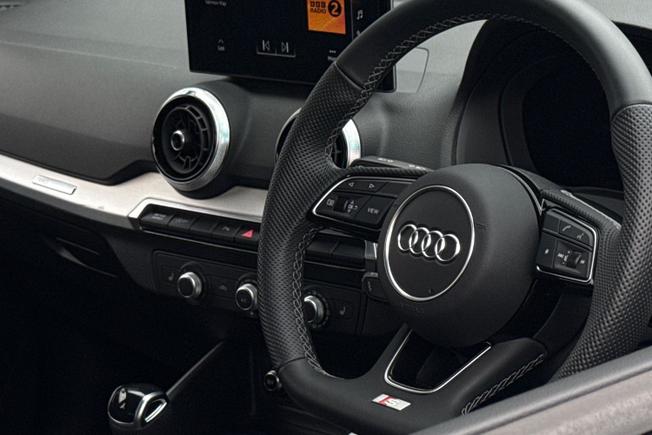 Audi Q2 Photo 37