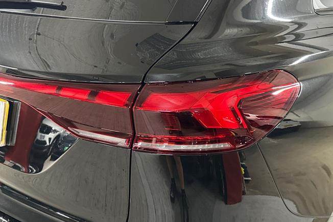 Audi Q6 e-tron Photo 18