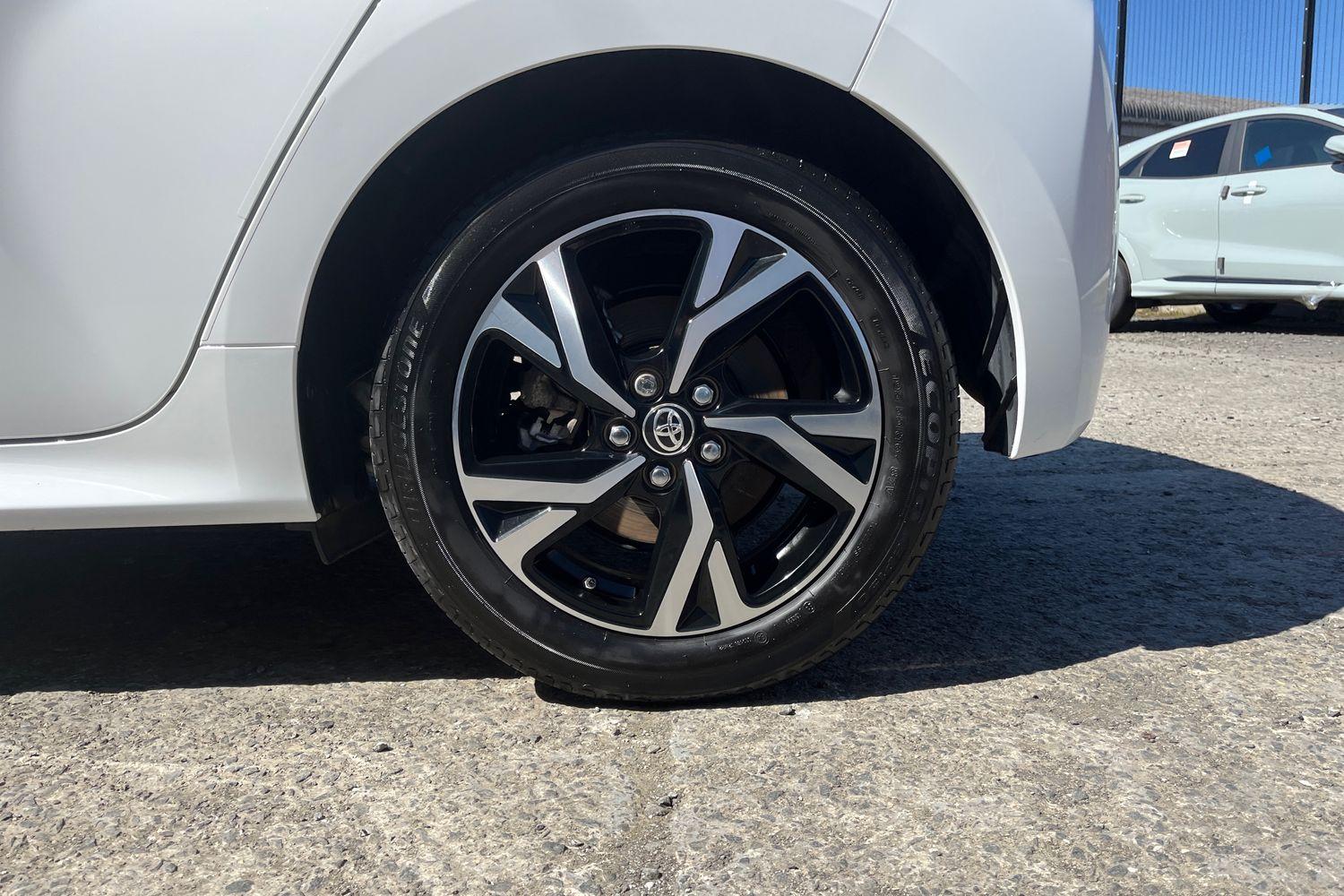 Toyota YARIS Photo 7
