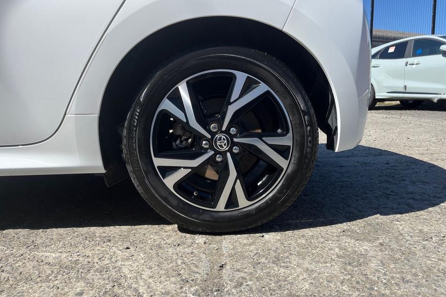Toyota YARIS Photo autoimg-f0be9ba8c70740fbdb62f63bcd173f584f9c4c9c.jpg