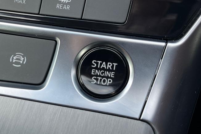 AUDI A6 Saloon Photo 36