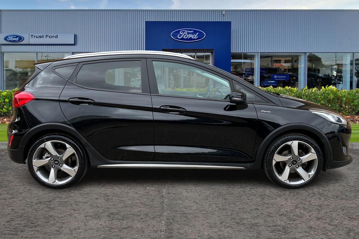 Ford FIESTA Photo 2