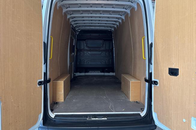 VOLKSWAGEN Crafter Photo 12