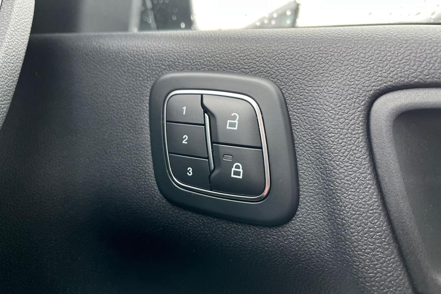 Ford Kuga Photo autoimg-f0cbcde3966768244fbcbd52b280a4f3d8f73bcd.jpg
