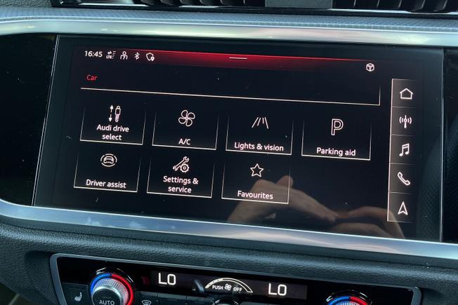AUDI Q3 Photo 29