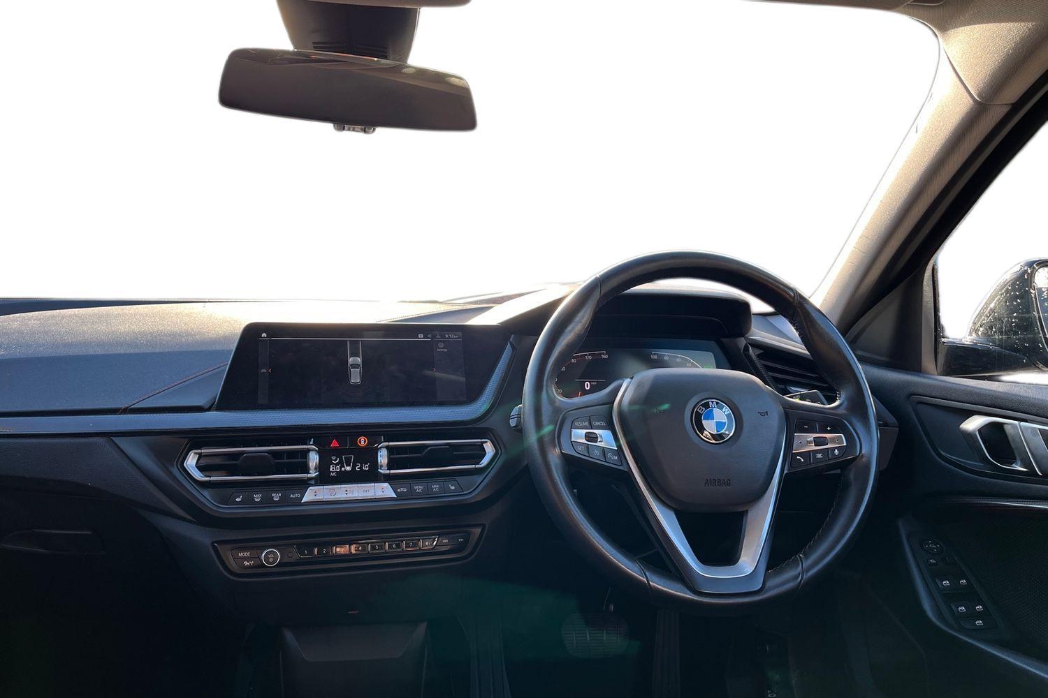 BMW 1 SERIES Photo 9