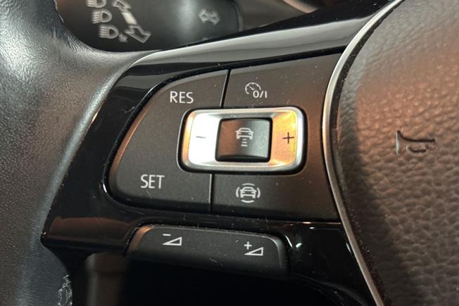 VOLKSWAGEN Golf Photo 16