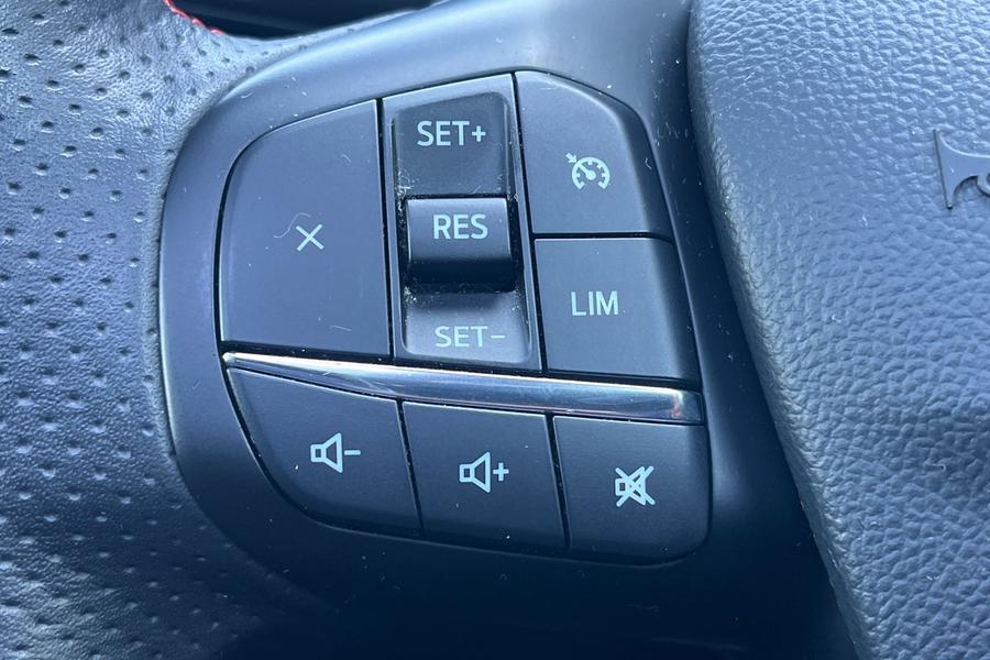 Ford Kuga Photo autoimg-f0e3c87bba47d08b563768c15b5f614aa8025f7e.jpg