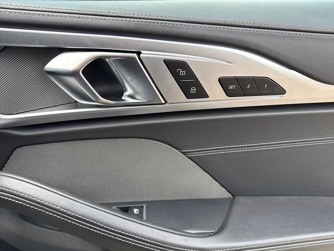 BMW 8 Series Photo 30