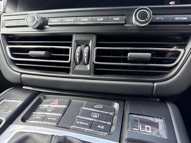 PORSCHE Macan Photo 39