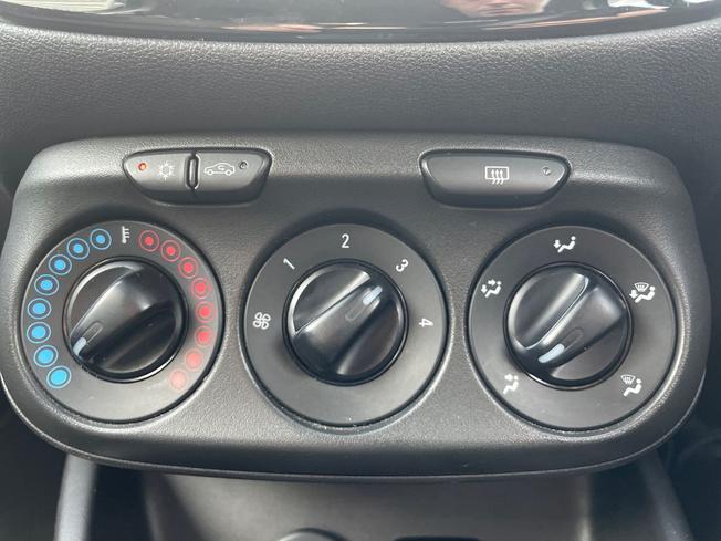 VAUXHALL Corsa Photo 22