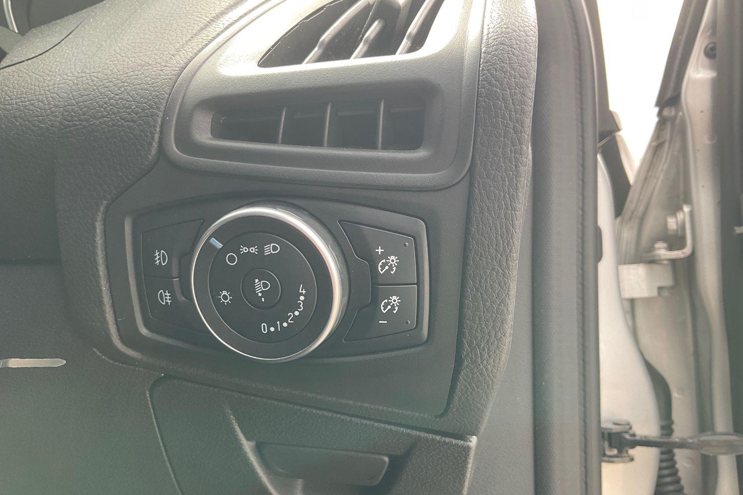 Ford FOCUS Photo 23