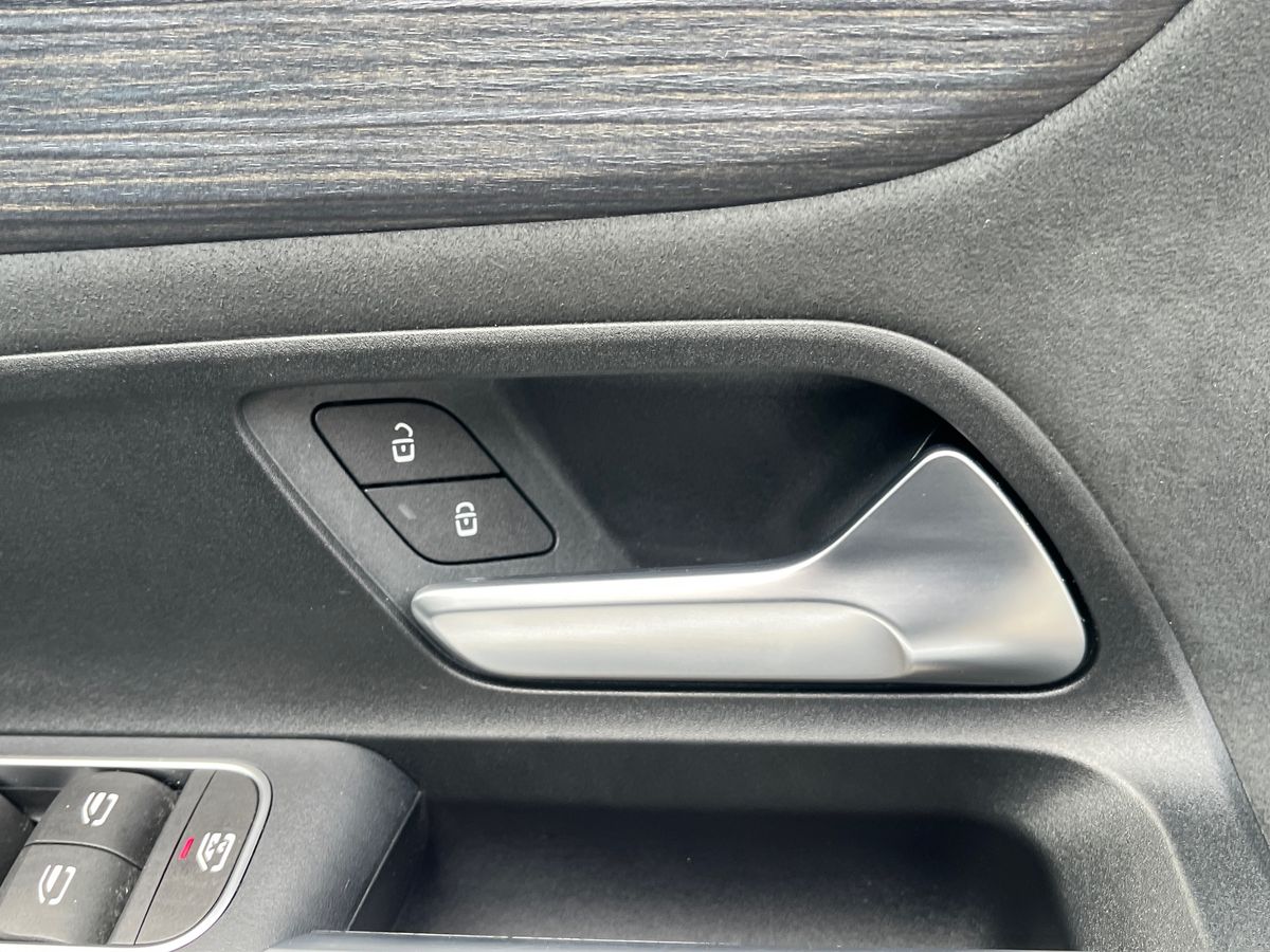 Mercedes-Benz EQB Photo 27