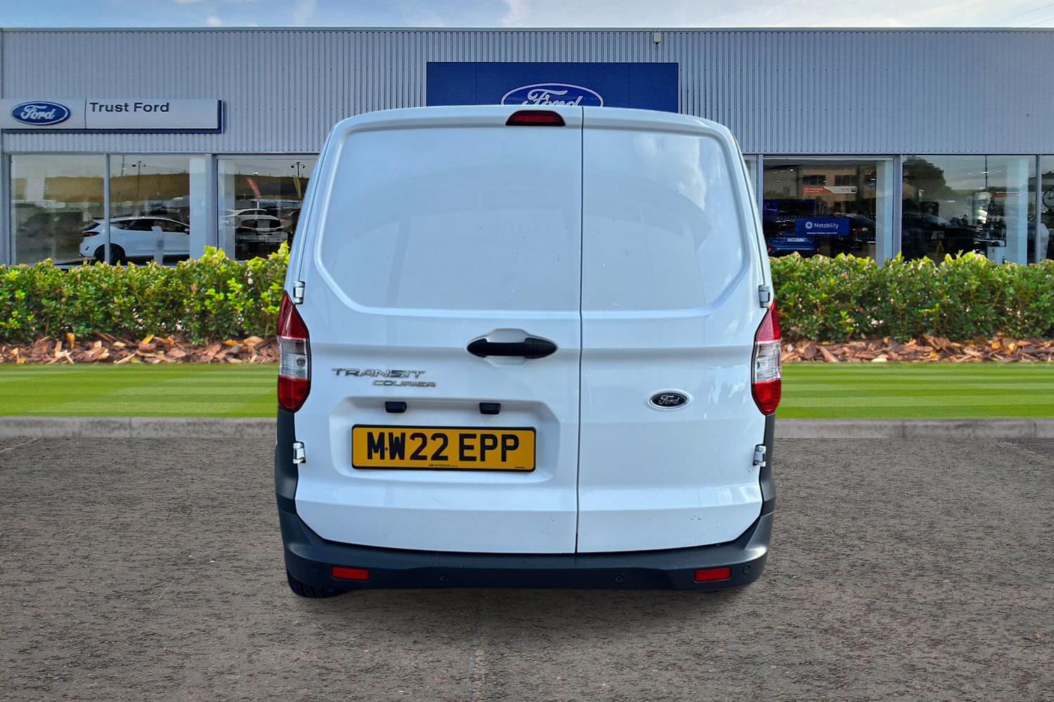 Ford TRANSIT COURIER Photo 12