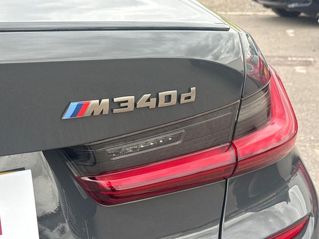 BMW 3 Series Photo 18