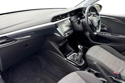 VAUXHALL Corsa Photo 2