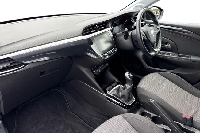 VAUXHALL Corsa Photo 2