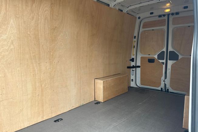 VOLKSWAGEN Crafter Photo 9