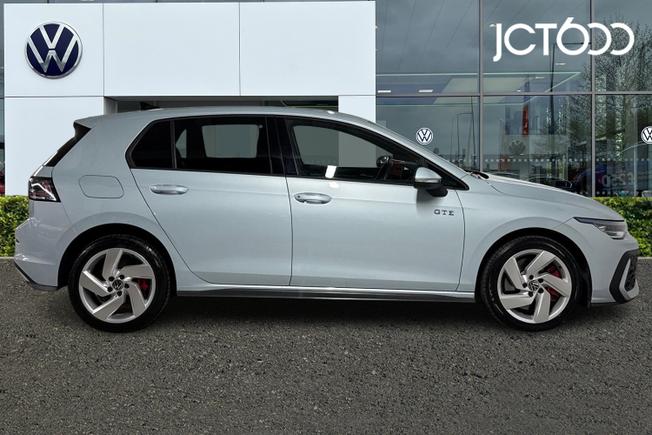 VOLKSWAGEN Golf Photo 4
