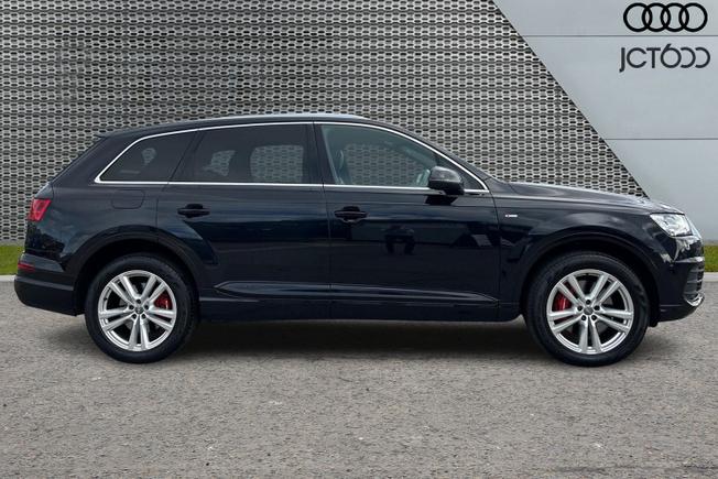 AUDI Q7 Photo 4