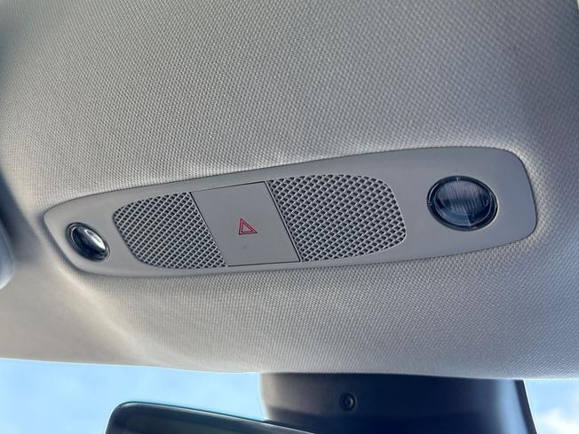 TESLA Model 3 Photo 58