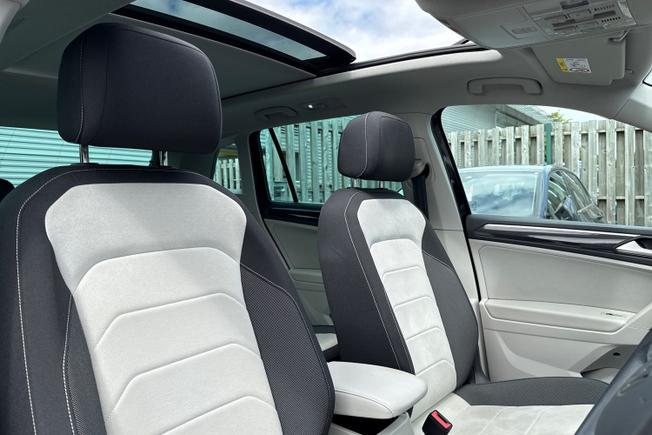 VOLKSWAGEN Tiguan Photo 32
