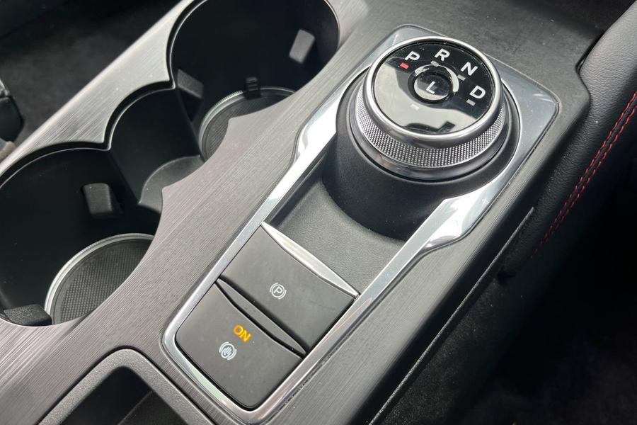 Ford Kuga Photo autoimg-f12543882ad68f422695373bf75f7365ca12d4e2.jpg
