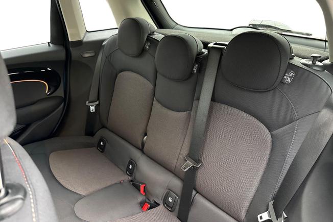 MINI Hatchback Photo 9