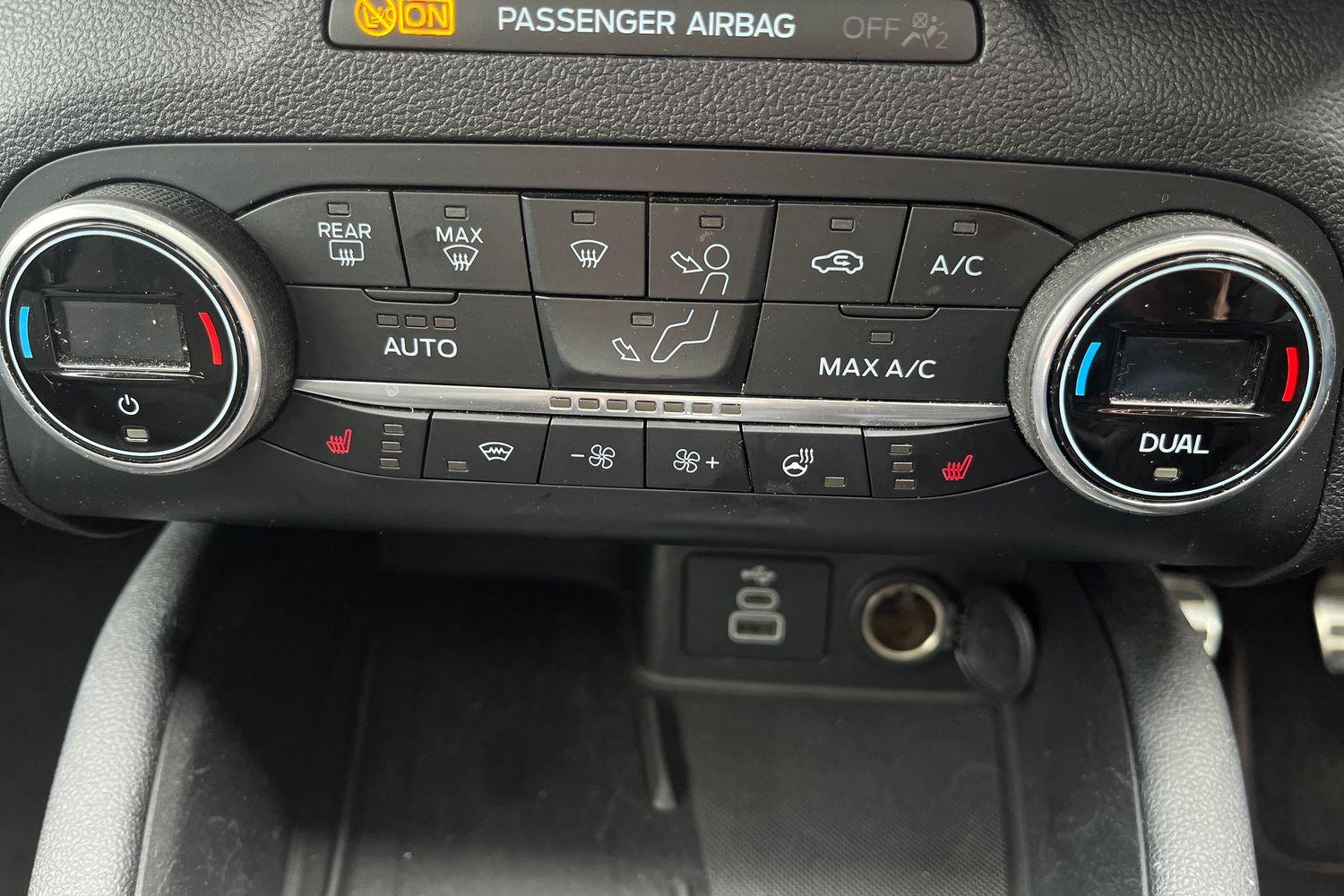 Ford KUGA Photo 25