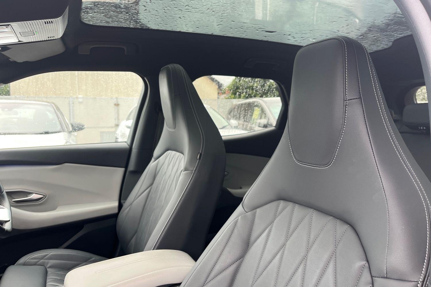 Ford EXPLORER Photo 18