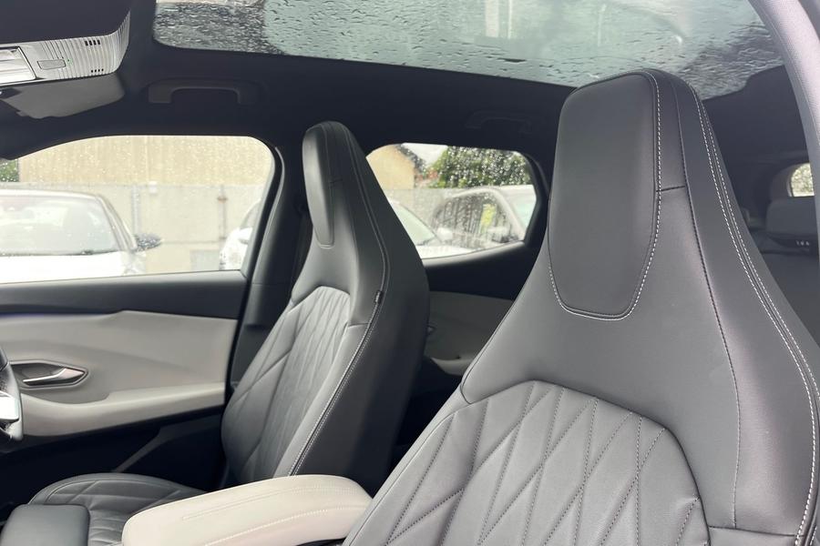 Ford EXPLORER Photo autoimg-f13646502b1576e4547adf373f918c3c7be24e1f.jpg