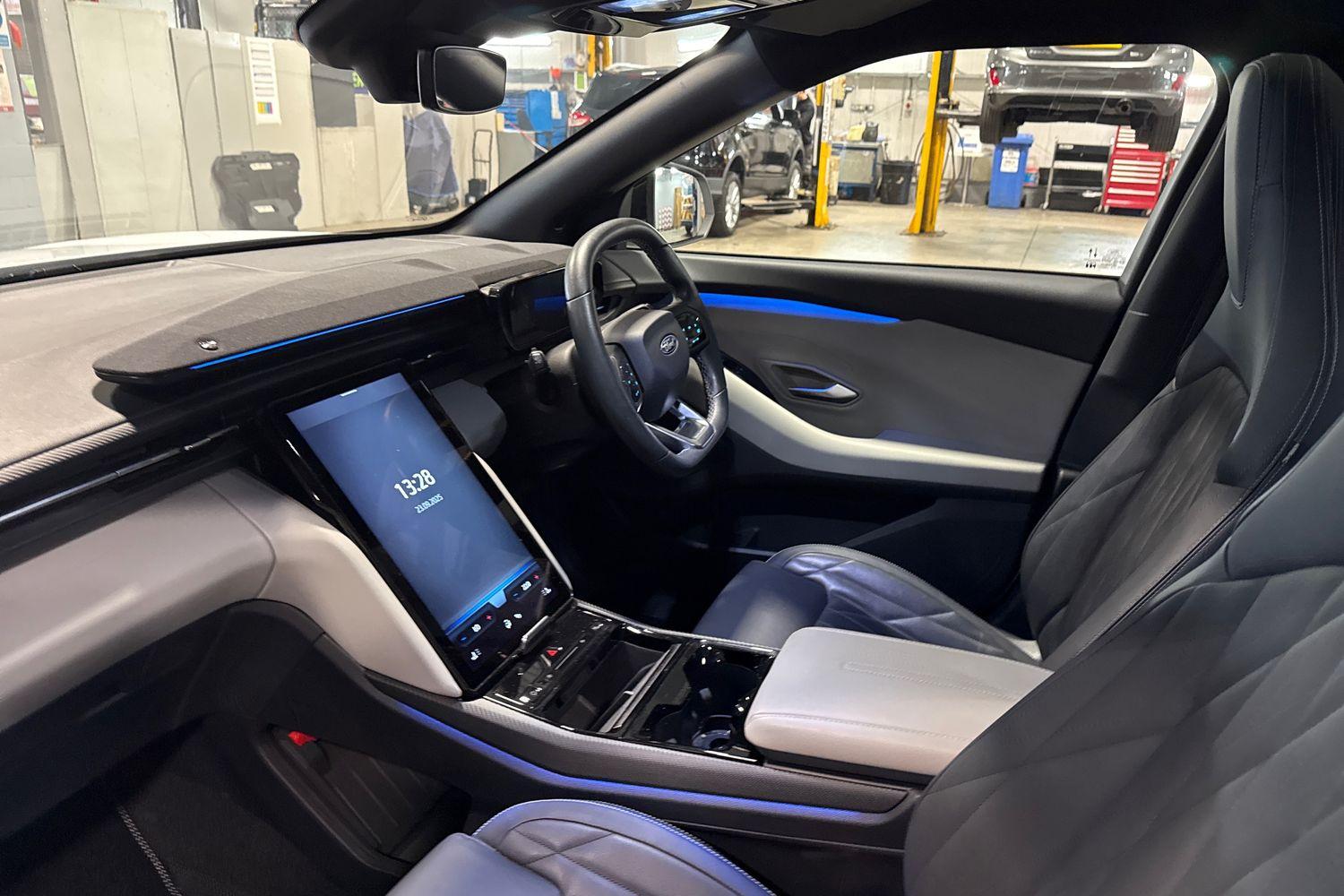 Ford Explorer Photo 17