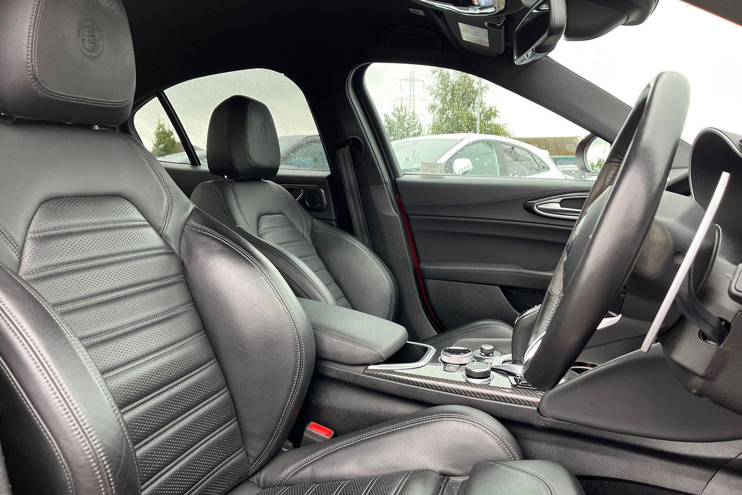 Alfa Romeo GIULIA Photo 16