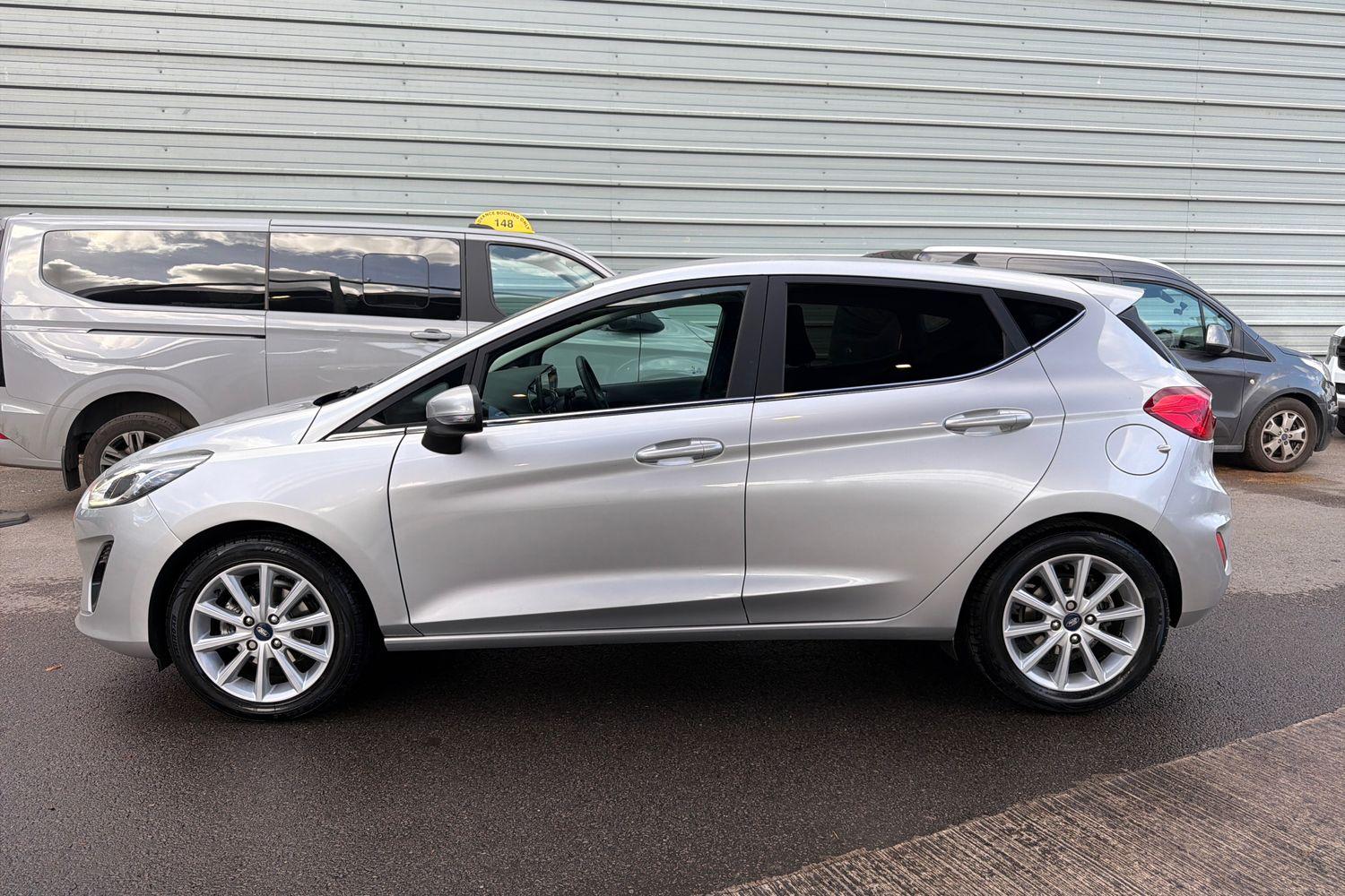 Ford FIESTA Photo 38