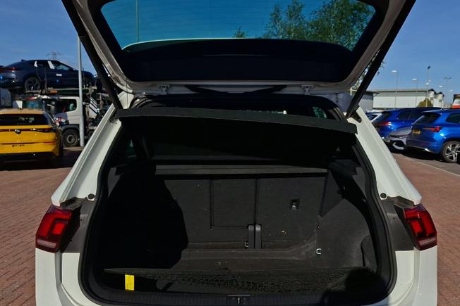 VOLKSWAGEN Tiguan Photo 12