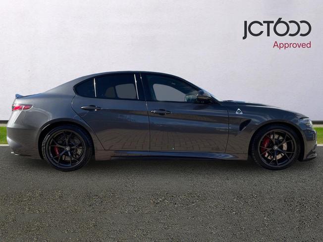 ALFA ROMEO Giulia Photo 4