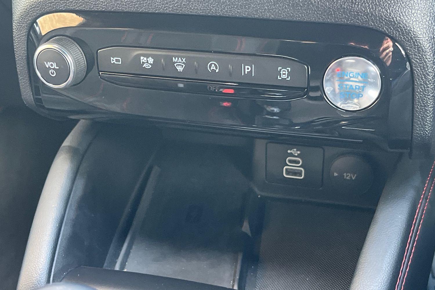 Ford KUGA Photo 28